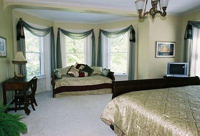 фото отеля Shining Dawn Bed and Breakfast