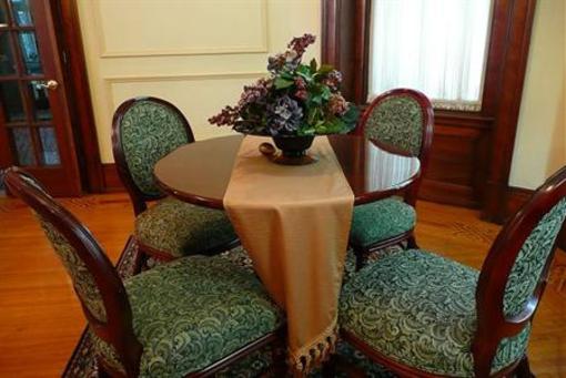 фото отеля Shining Dawn Bed and Breakfast