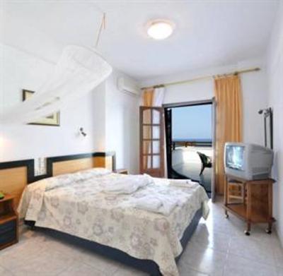 фото отеля Karaoulanis Beach Aparthotel Agios Ioannis