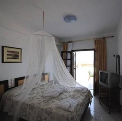 фото отеля Karaoulanis Beach Aparthotel Agios Ioannis