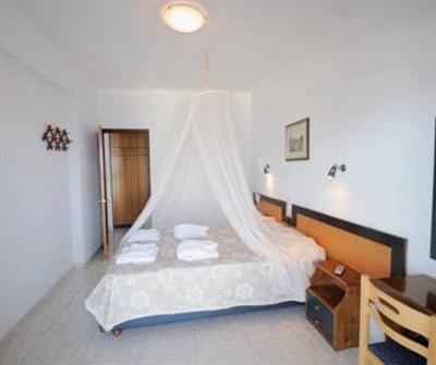 фото отеля Karaoulanis Beach Aparthotel Agios Ioannis