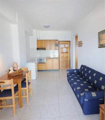 фото отеля Karaoulanis Beach Aparthotel Agios Ioannis