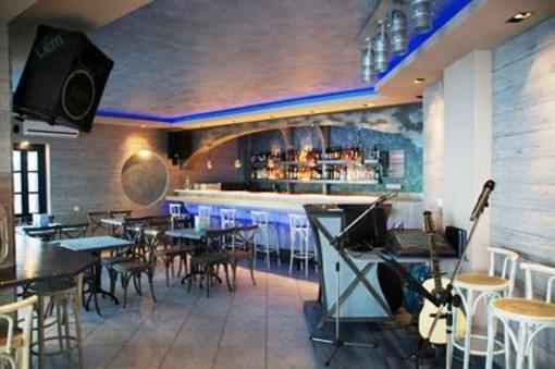 фото отеля Karaoulanis Beach Aparthotel Agios Ioannis