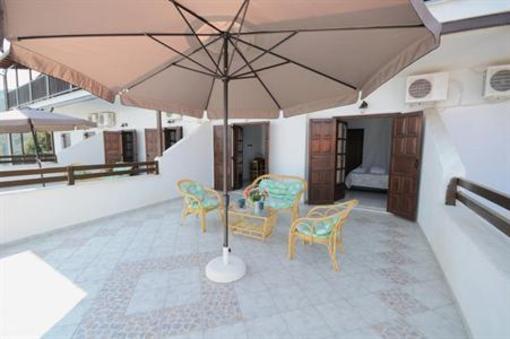 фото отеля Karaoulanis Beach Aparthotel Agios Ioannis