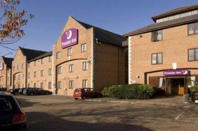 фото отеля Premier Inn Central Guildford
