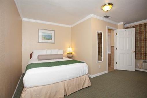 фото отеля Travelers Inn Williams (California)