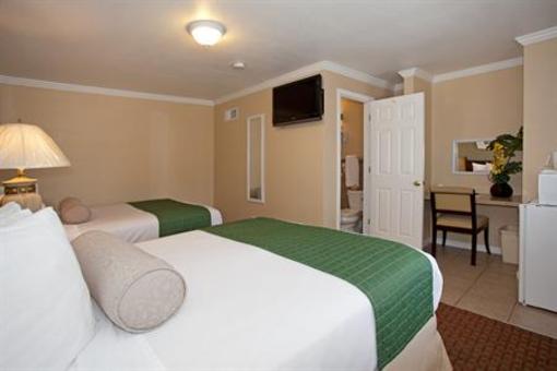 фото отеля Travelers Inn Williams (California)