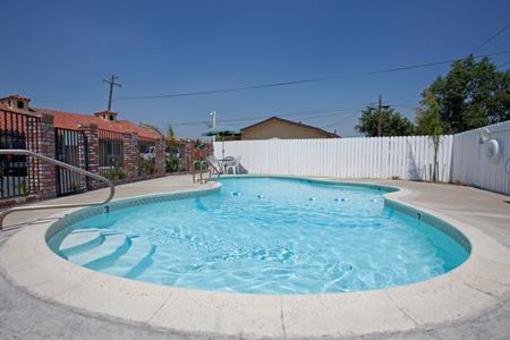 фото отеля Travelers Inn Williams (California)