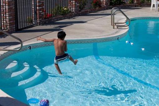фото отеля Travelers Inn Williams (California)