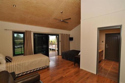 фото отеля Henderson Park Farm Retreat Bondoola