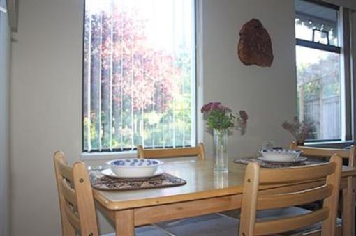 фото отеля Suncrest Cottage and B&B