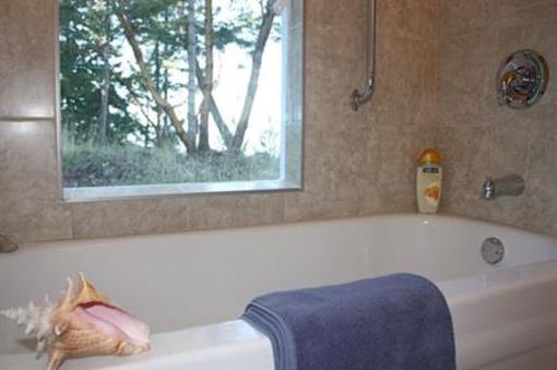 фото отеля Suncrest Cottage and B&B
