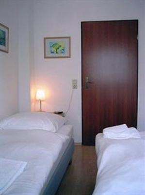 фото отеля Pension Am Helenenwall Köln