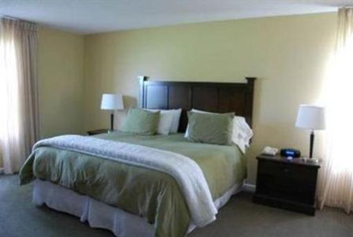 фото отеля Ambassador Inn & Luxury Suites