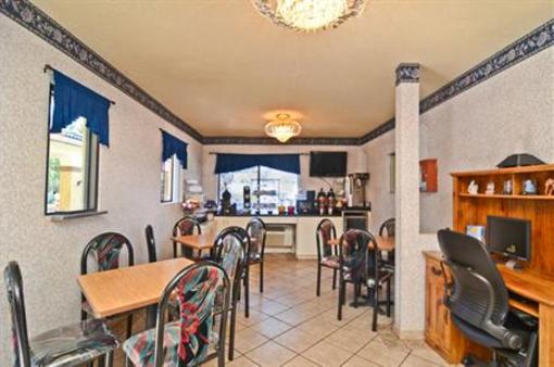 фото отеля Americas Best Value Inn Stockton East Hwy 99