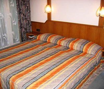 фото отеля Isaak Miles Hotel