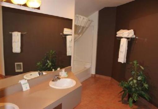 фото отеля Fairbridge Inn Express