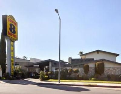 фото отеля Super 8 Pasadena LA Area