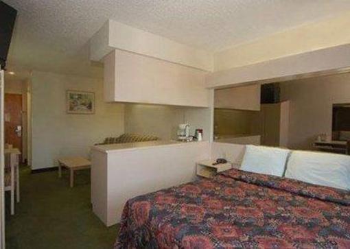 фото отеля Econo Lodge & Suites Lewisville