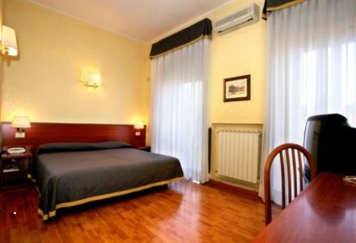 фото отеля Albergo Dei Leoni