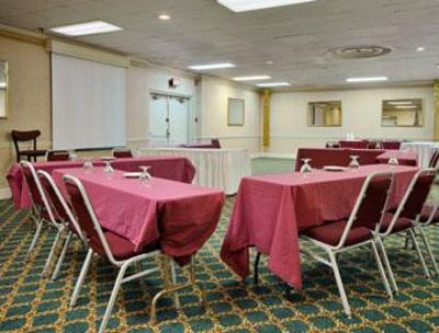фото отеля Ramada South Fredericksburg