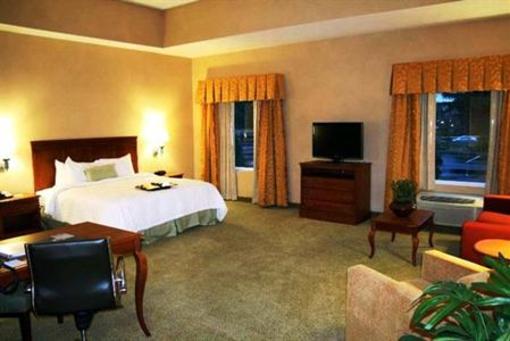фото отеля Hampton Inn & Suites Poughkeepsie
