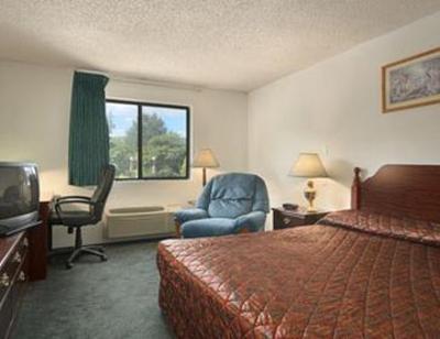 фото отеля Super 8 Binghamton Front Street