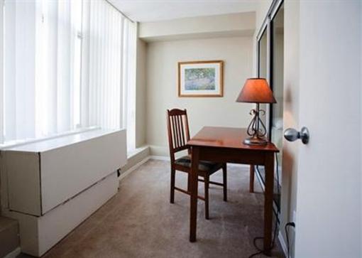 фото отеля Glen Grove Residence Maple Leaf Toronto