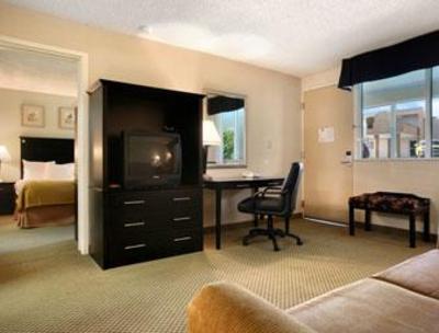 фото отеля Days Inn And Suites Airport Moline