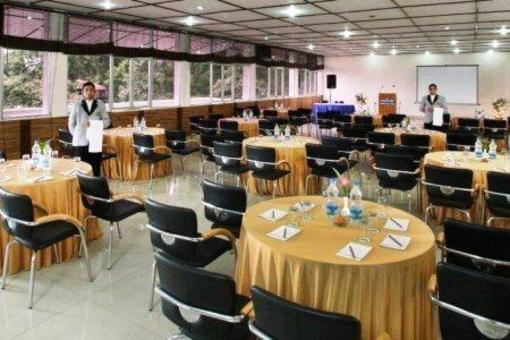 фото отеля Country Inn & Suites Mussoorie