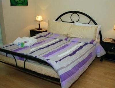фото отеля Howzat Inn