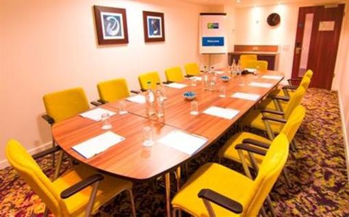фото отеля Holiday Inn Express Harlow