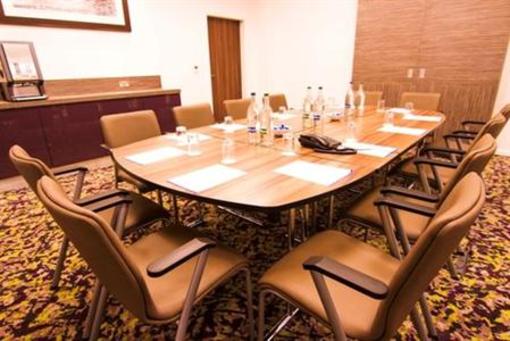 фото отеля Holiday Inn Express Harlow