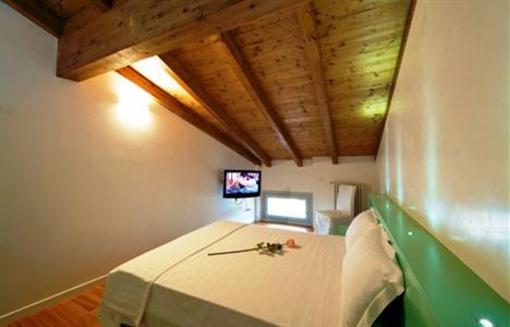 фото отеля Ai Garibaldini Bed & Breakfast Mantua