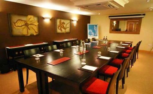 фото отеля The Three Horseshoes Inn & Country Hotel