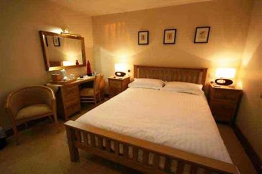 фото отеля The Three Horseshoes Inn & Country Hotel