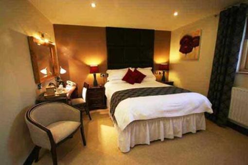фото отеля The Three Horseshoes Inn & Country Hotel