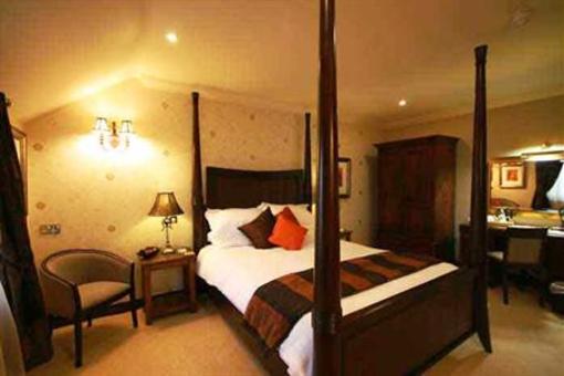 фото отеля The Three Horseshoes Inn & Country Hotel