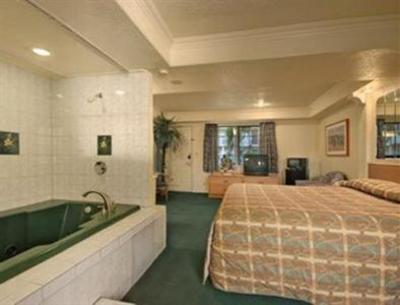 фото отеля Super 8 Motel - San Jose Airport Santa Clara Area