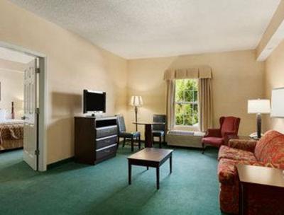 фото отеля Baymont Inn and Suites Lakeland