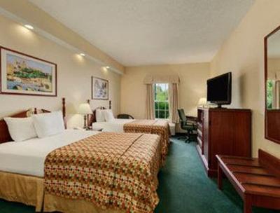 фото отеля Baymont Inn and Suites Lakeland