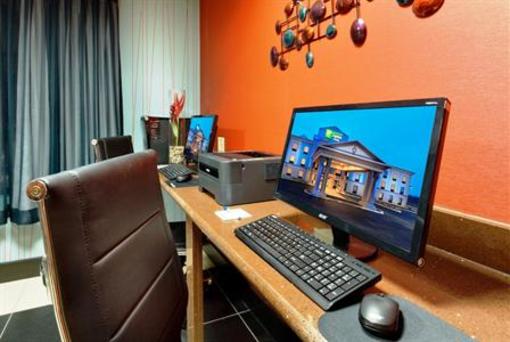 фото отеля Holiday Inn Express Hotel & Suites York Southeast