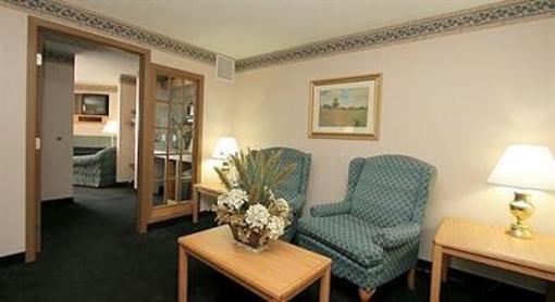 фото отеля AmericInn Motel & Suites Sheboygan