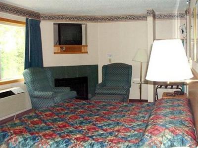 фото отеля AmericInn Motel & Suites Sheboygan