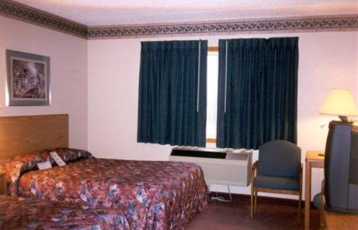 фото отеля AmericInn Motel & Suites Sheboygan
