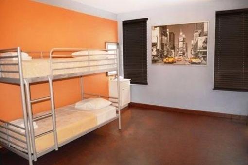 фото отеля Broadway Hotel and Hostel