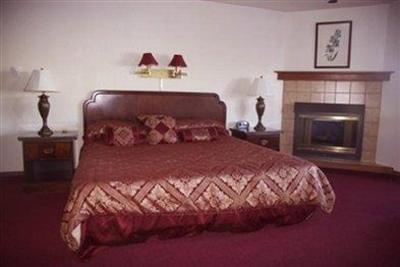 фото отеля Hilltop Inn Guesthouse & Suites Broomfield