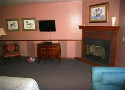 фото отеля Hilltop Inn Guesthouse & Suites Broomfield