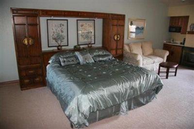 фото отеля Hilltop Inn Guesthouse & Suites Broomfield
