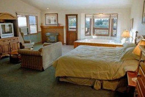 фото отеля Hilltop Inn Guesthouse & Suites Broomfield